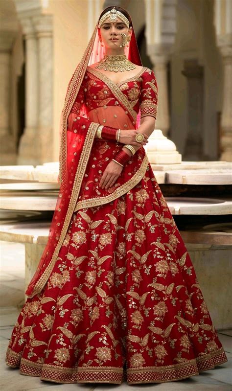 This bride wore outfits from Vera Wang, Sabyasachi 